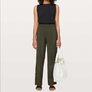 Wander wide leg lululemon size 8